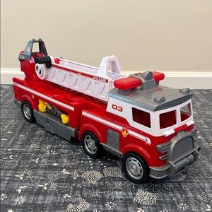 Paw Patrol Ultimate Rescue Fire Truck